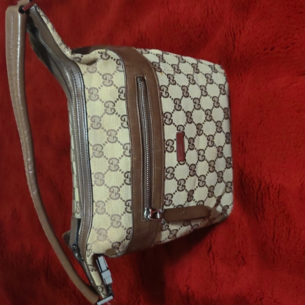 Vintage Gucci bag sell as is.